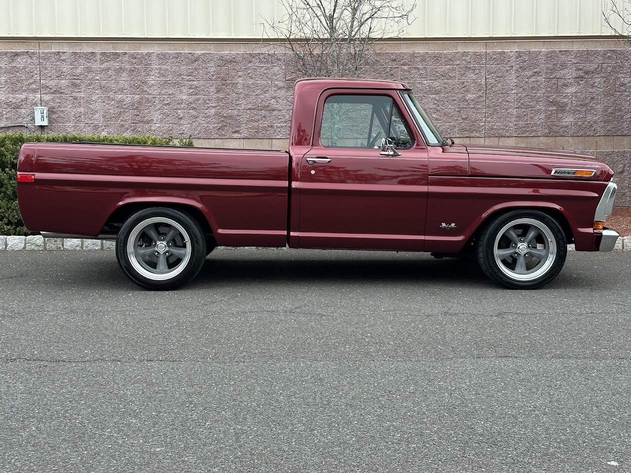 Ford F-100 Pickup